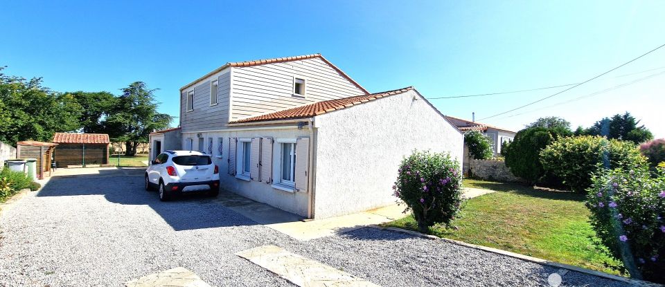 Traditional house 7 rooms of 147 m² in Le Thou (17290)