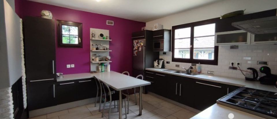 Traditional house 5 rooms of 160 m² in Quincy-Voisins (77860)