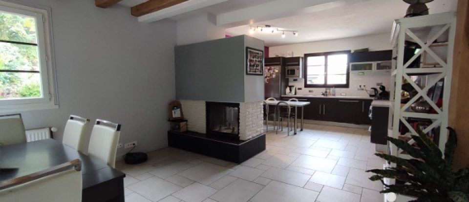 Traditional house 5 rooms of 160 m² in Quincy-Voisins (77860)