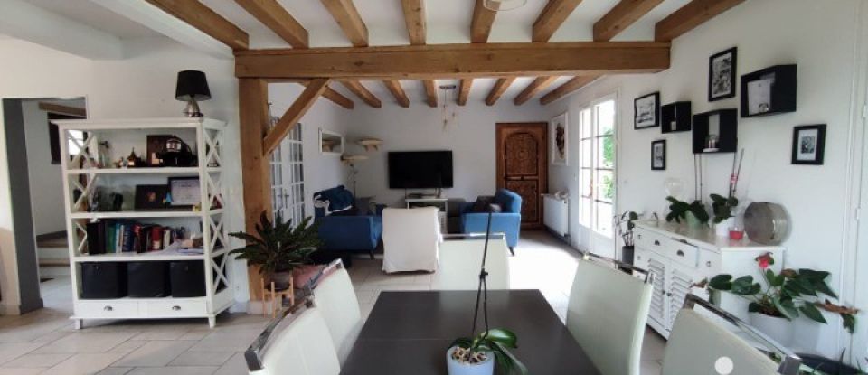 Traditional house 5 rooms of 160 m² in Quincy-Voisins (77860)