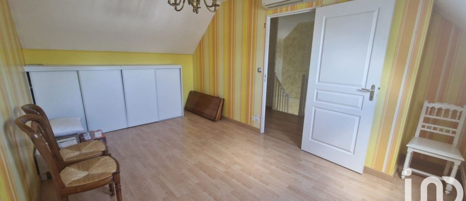 Traditional house 6 rooms of 130 m² in Saint-Avertin (37550)