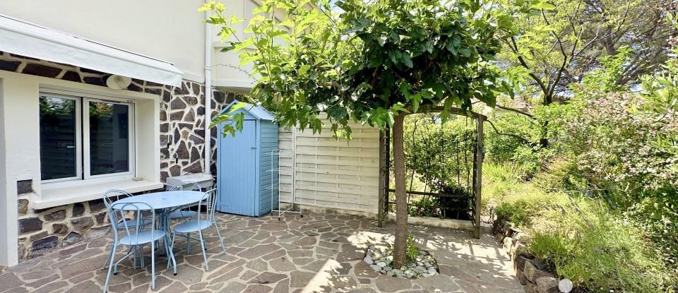 Maison 7 pièces de 190 m² à Saint-Raphaël (83700)