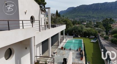 Maison d’architecte 5 pièces de 177 m² à Le Revest-les-Eaux (83200)