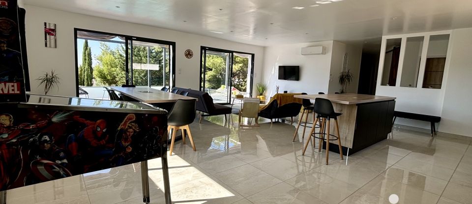 Maison 5 pièces de 145 m² à Saint-Gilles (30800)