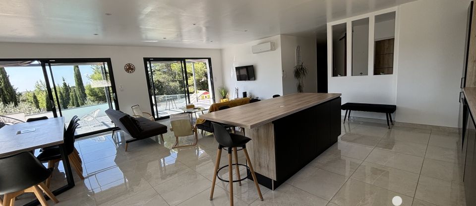 Maison 5 pièces de 145 m² à Saint-Gilles (30800)