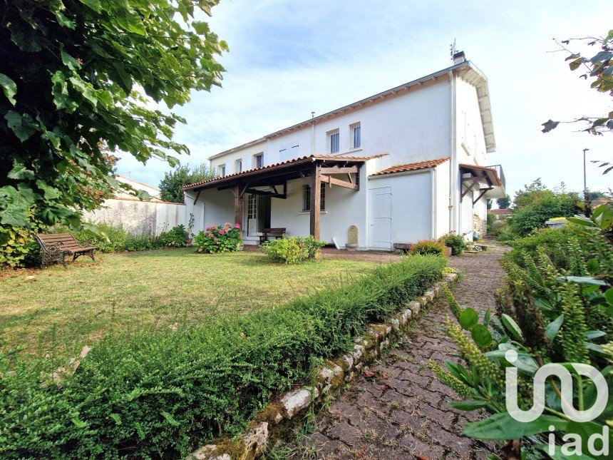 Maison traditionnelle 5 pièces de 135 m² à Fouras (17450)