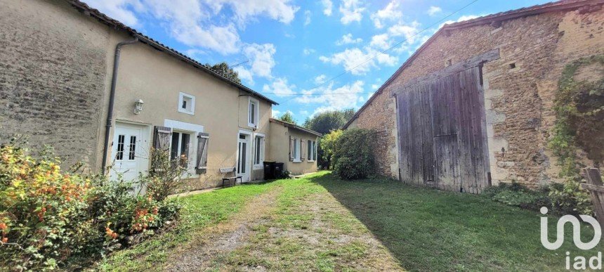 Country house 4 rooms of 156 m² in Saint-Romain (86250)