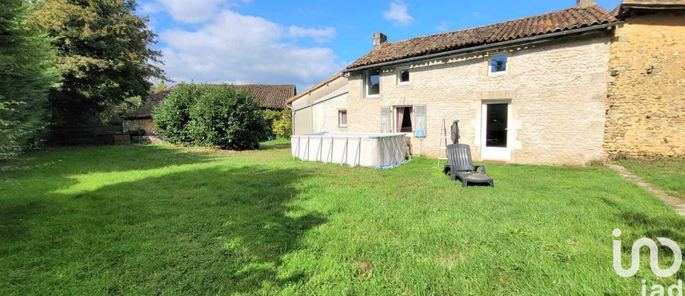 Country house 4 rooms of 156 m² in Saint-Romain (86250)