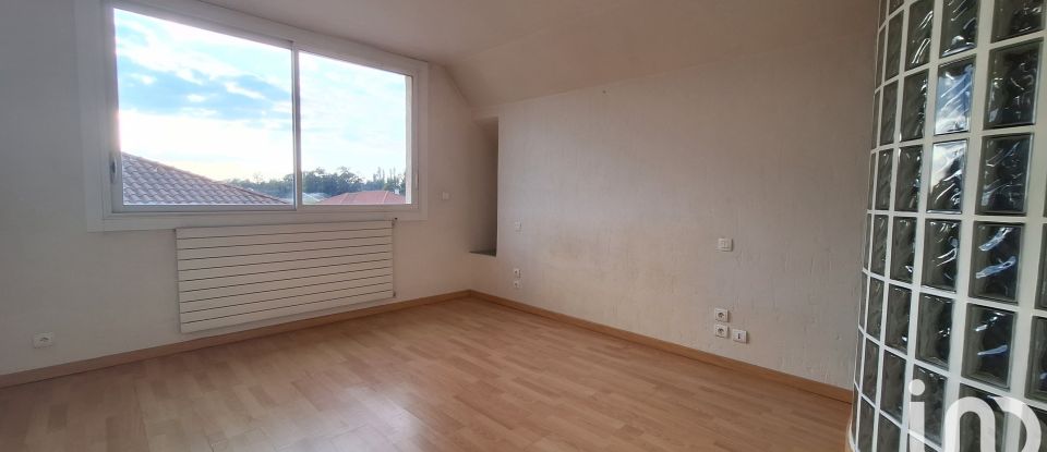 Maison 6 pièces de 151 m² à Bours (65460)