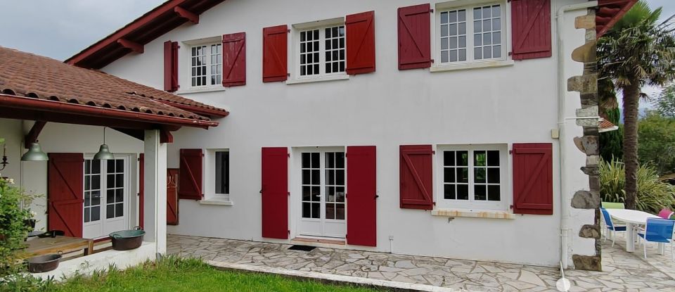 House 8 rooms of 219 m² in Espelette (64250)