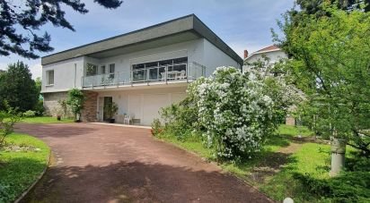 Maison 7 pièces de 216 m² à Fontaines-sur-Saône (69270)