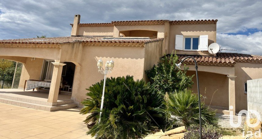 Traditional house 5 rooms of 130 m² in Saint-Cyr-sur-Mer (83270)