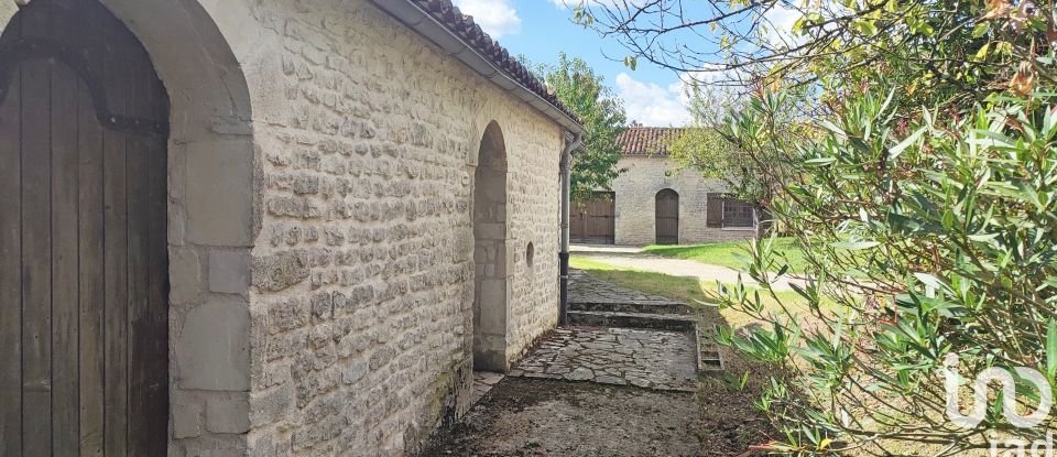 Traditional house 6 rooms of 177 m² in Loiré-sur-Nie (17470)