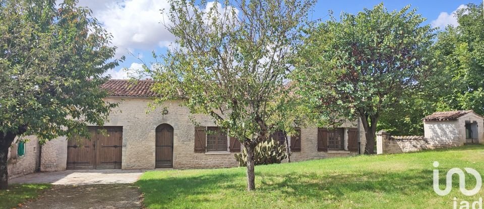 Traditional house 6 rooms of 177 m² in Loiré-sur-Nie (17470)