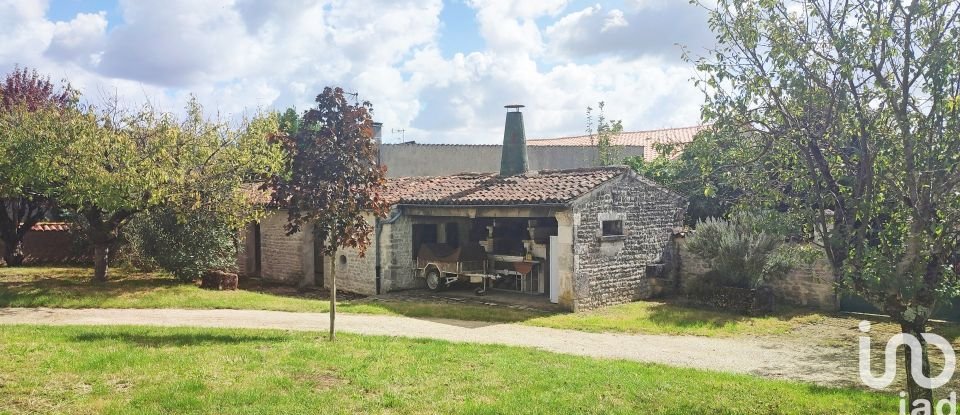 Traditional house 6 rooms of 177 m² in Loiré-sur-Nie (17470)