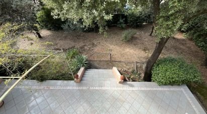 House 6 rooms of 120 m² in Nîmes (30900)