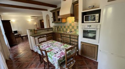 House 6 rooms of 120 m² in Nîmes (30900)