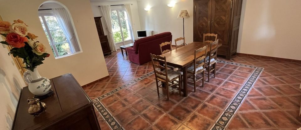 Maison 6 pièces de 120 m² à Nîmes (30900)