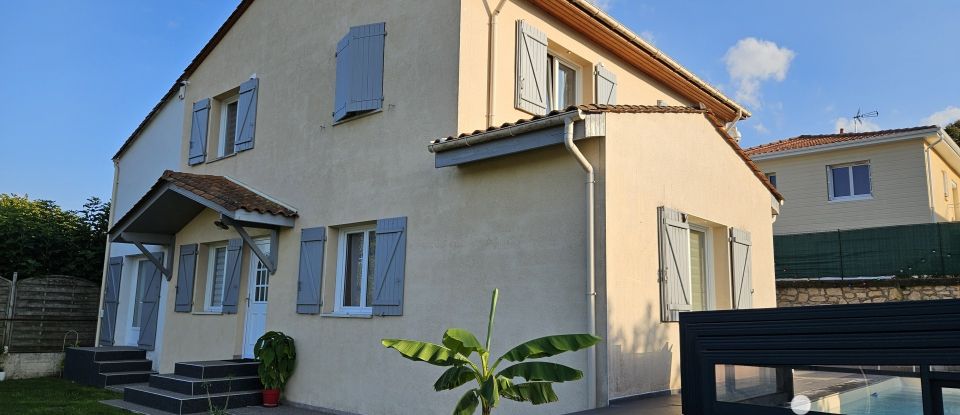 Maison 8 pièces de 186 m² à L'Isle-d'Espagnac (16340)