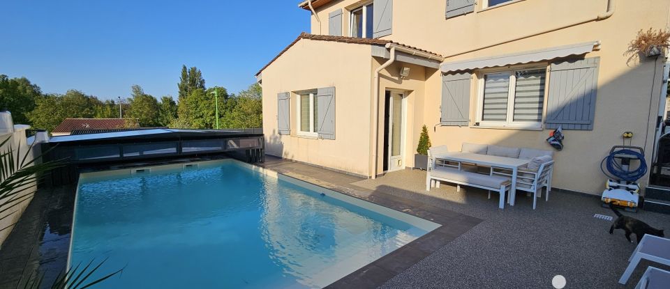 House 8 rooms of 186 m² in L'Isle-d'Espagnac (16340)