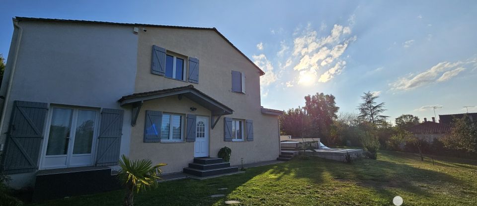 House 8 rooms of 186 m² in L'Isle-d'Espagnac (16340)