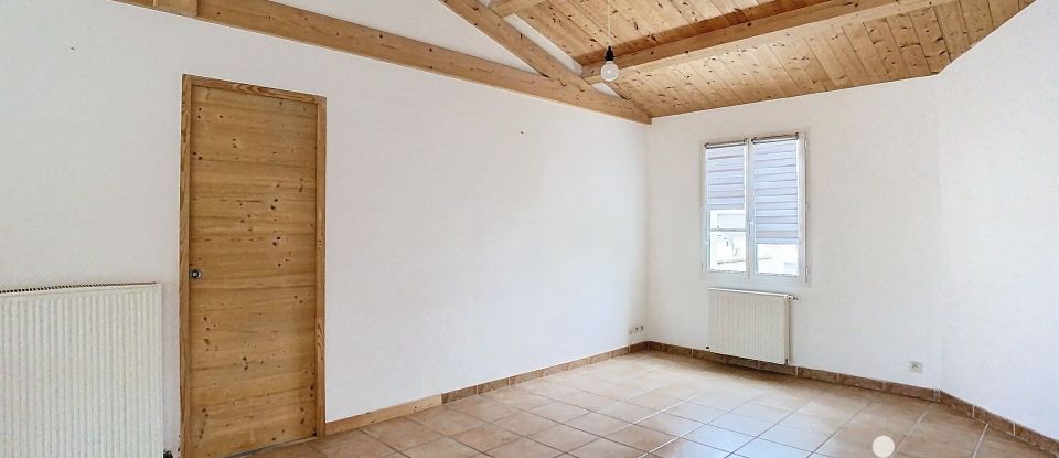 House 6 rooms of 124 m² in Saint-Jean-de-Liversay (17170)