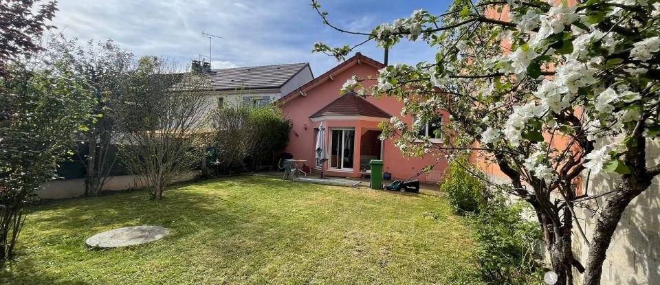 Traditional house 6 rooms of 130 m² in Savigny-sur-Orge (91600)