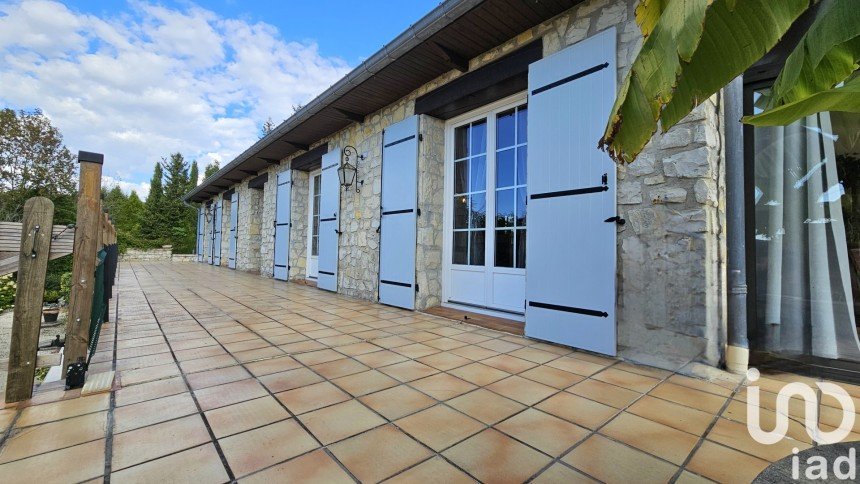 House 8 rooms of 240 m² in Torsac (16410)