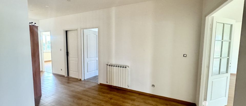 Maison traditionnelle 7 pièces de 175 m² à Laudun-l'Ardoise (30290)