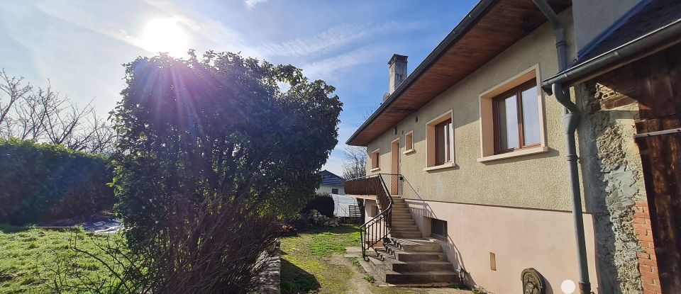 Village house 5 rooms of 152 m² in Moye (74150)