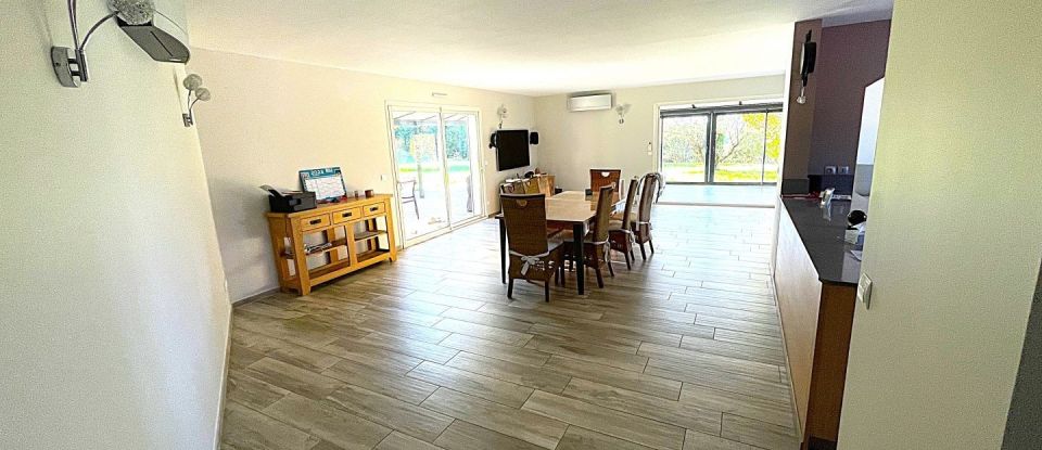 Maison 7 pièces de 165 m² à Saint-Marcel-lès-Sauzet (26740)