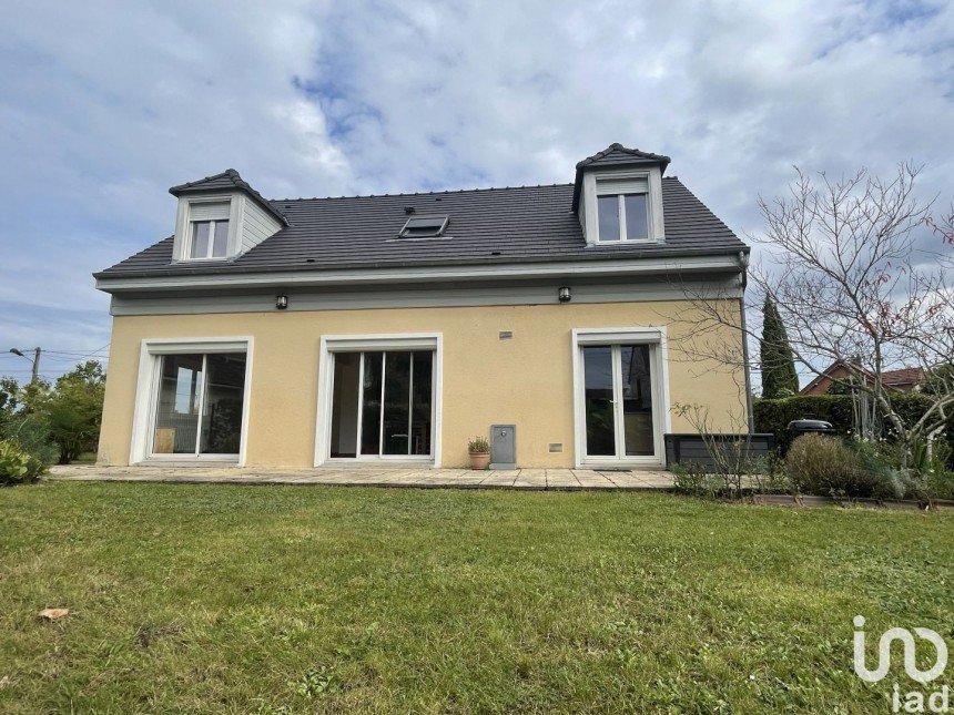 Maison 5 pièces de 150 m² à Saint-Pierre-lès-Nemours (77140)