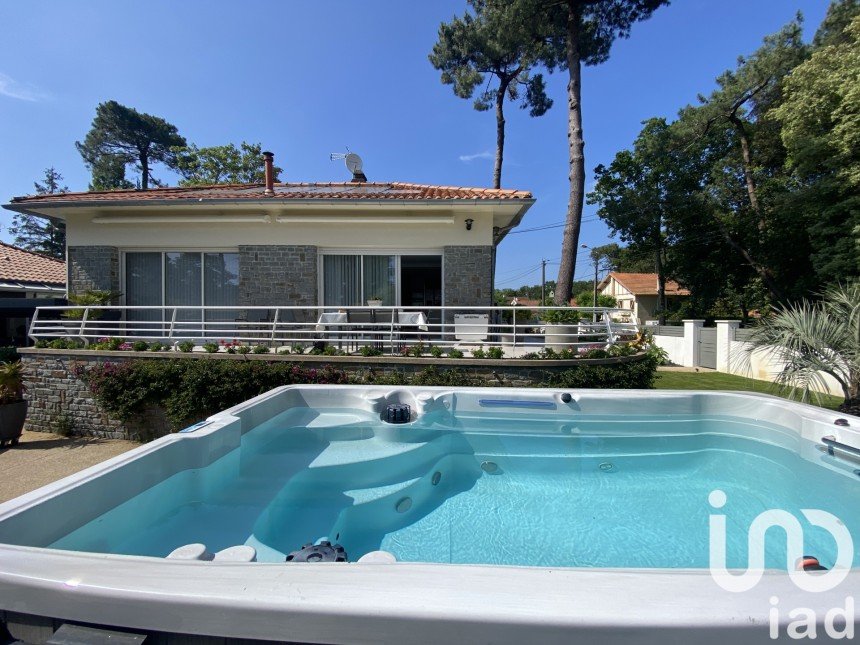 House 5 rooms of 111 m² in Saint-Brevin-les-Pins (44250)