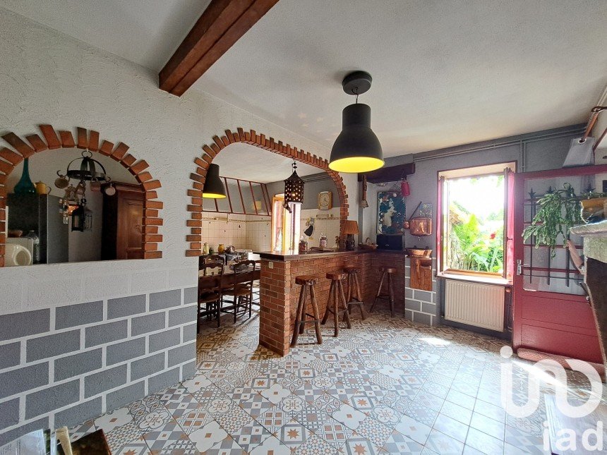 Village house 10 rooms of 200 m² in Franchesse (03160)