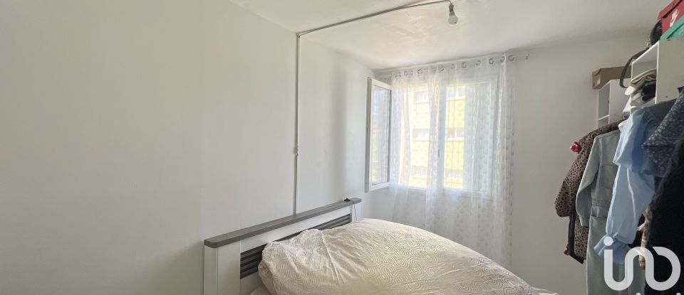 Appartement 6 pièces de 95 m² à Saint-Nazaire (30200)