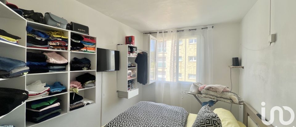 Appartement 6 pièces de 95 m² à Saint-Nazaire (30200)