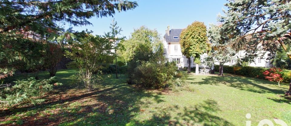 Mansion 10 rooms of 230 m² in Vernouillet (78540)