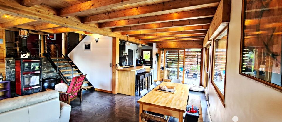 Cottage 5 rooms of 153 m² in Châtillon-sur-Cluses (74300)