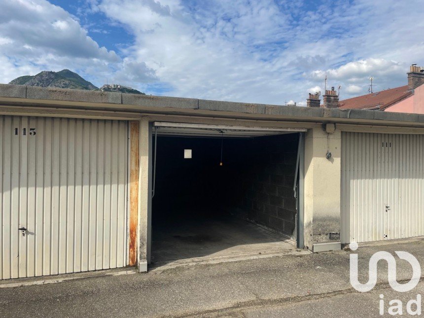 Parking/garage/box de 16 m² à Grenoble (38000)