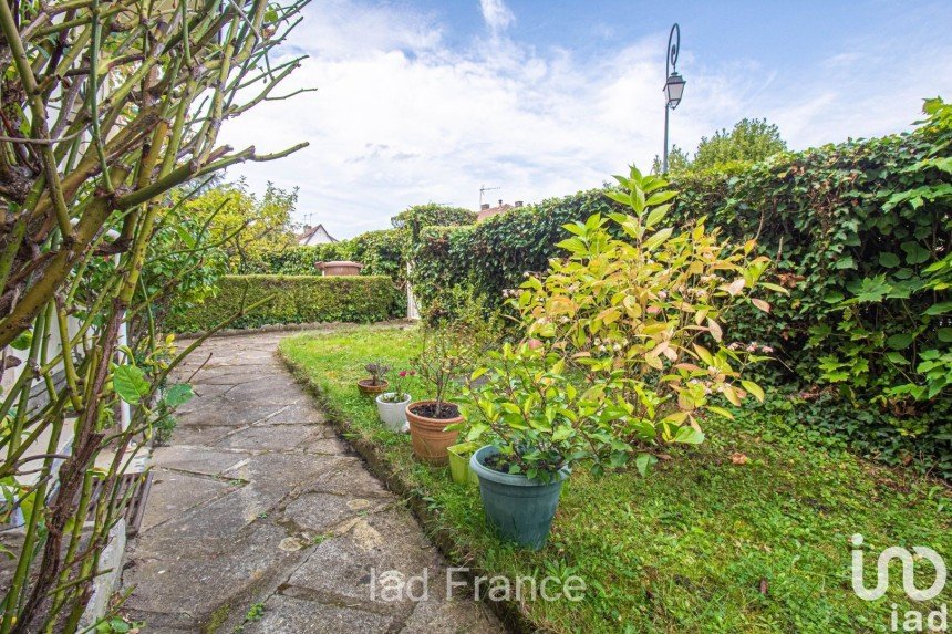 House 4 rooms of 87 m² in Montfort-l'Amaury (78490)