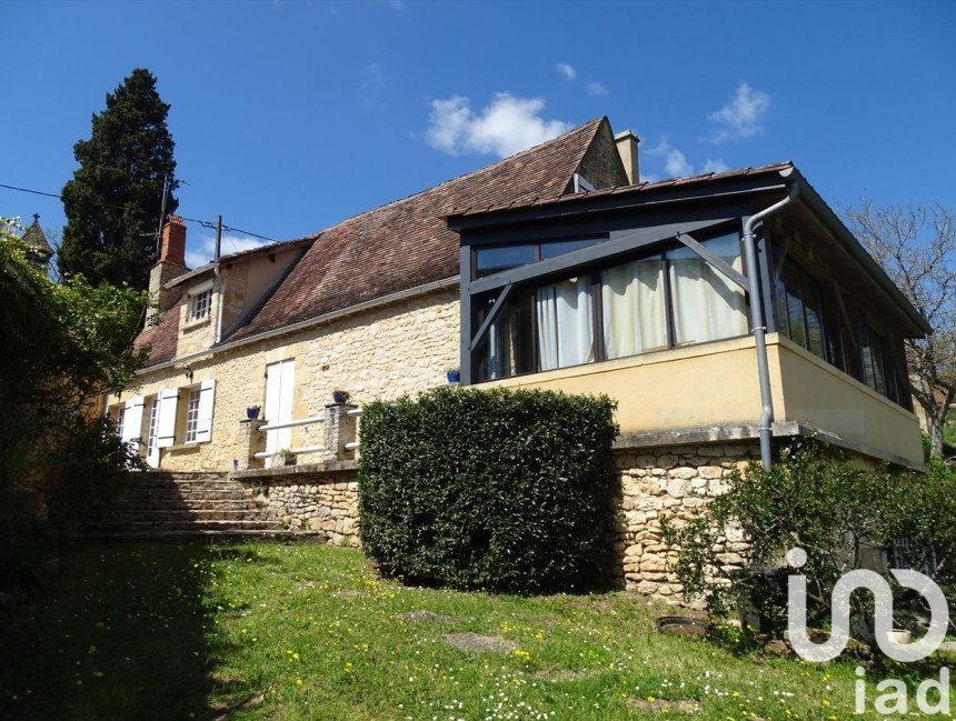 Country house 5 rooms of 120 m² in Saint-Cyprien (24220)