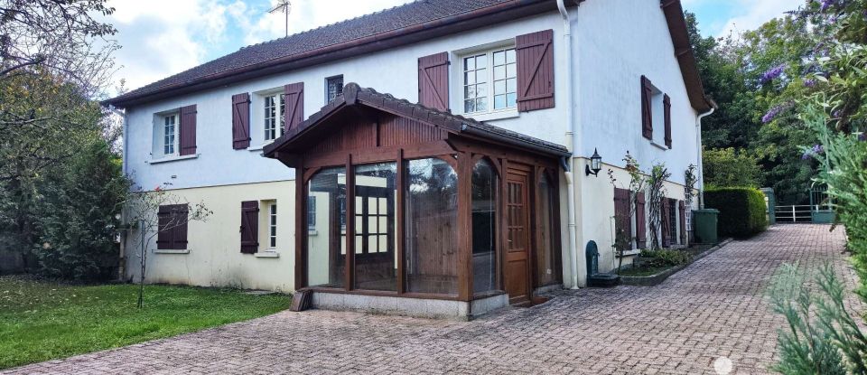 Traditional house 5 rooms of 174 m² in Troyes (10000)