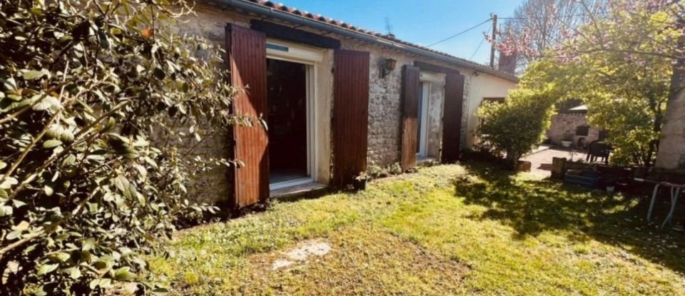 House 6 rooms of 157 m² in Fouquebrune (16410)