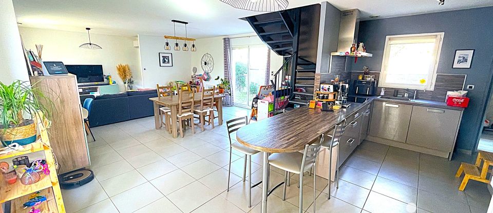 House 6 rooms of 100 m² in Montélimar (26200)