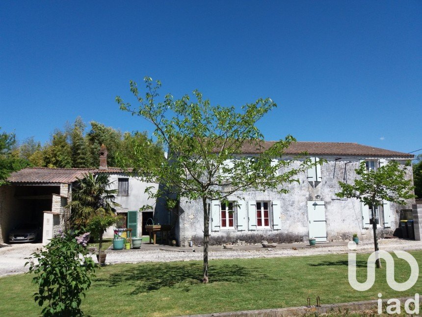 House 9 rooms of 260 m² in Vérines (17540)