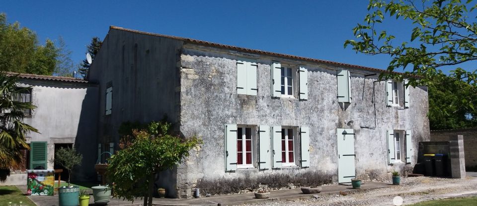 House 9 rooms of 260 m² in Vérines (17540)