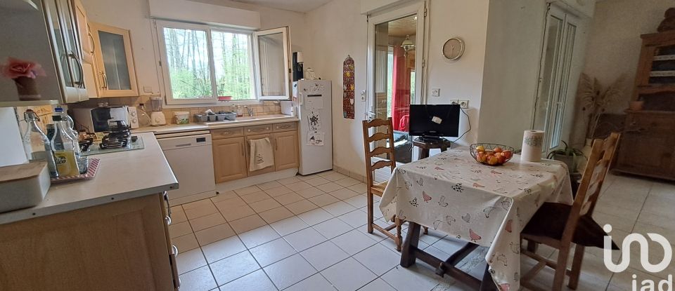 House 6 rooms of 120 m² in Bretignolles (79140)