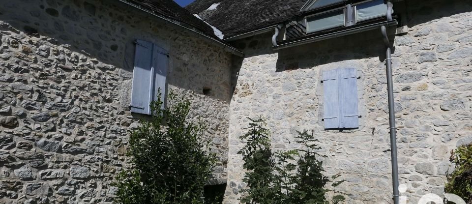 Village house 6 rooms of 170 m² in Lées-Athas (64490)