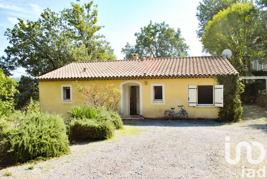 Maison traditionnelle 6 pièces de 166 m² à Saint-Jeannet (06640)