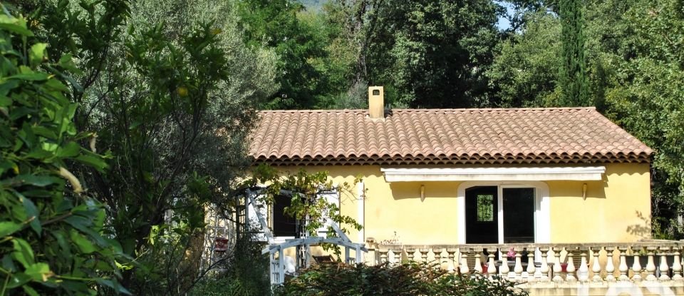 Maison traditionnelle 6 pièces de 166 m² à Saint-Jeannet (06640)